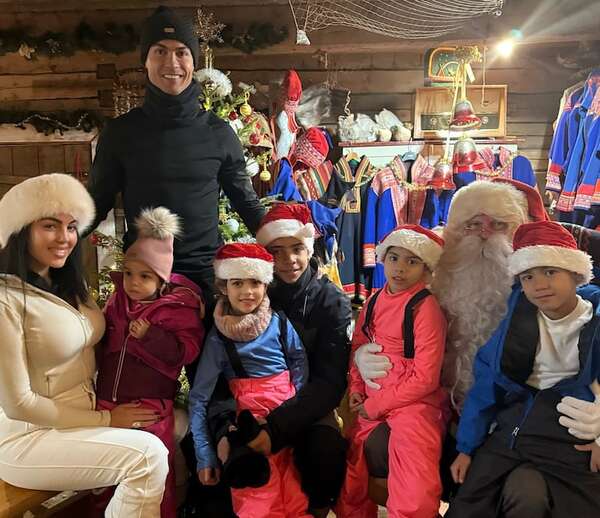 Cristiano Ronaldo y familia recibieron la Navidad en Laponia, “el pueblo natal de Papá Noel” - Gente - ABC Color