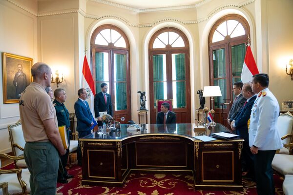 Peña promulga ley que moderniza la regulación de armas • PARAGUAY TV