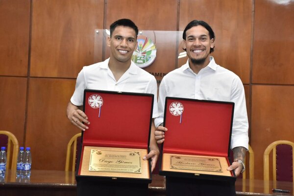 Versus / Gustavo Gómez y Diego Gómez recibieron reconocimiento en Misiones