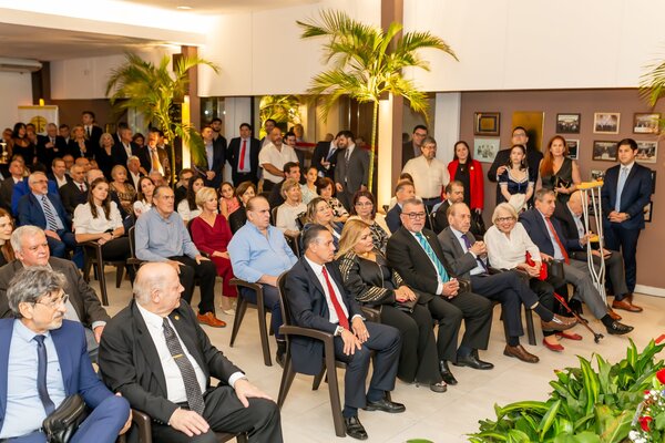 Se alzan contra acordadas disciplinarias que establece sanción a abogados - 1000 Noticias