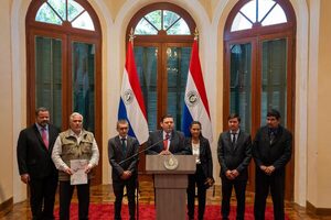 Gobierno concreta histórica firma del primer título de propiedad de la Colonia Andrés Barbero - .::Agencia IP::.