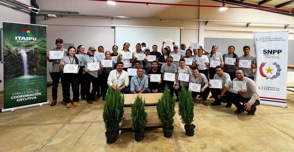 ITAIPU y el SNPP capacitan en jardinería residencial a empleados tercerizados
