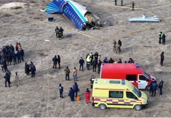 EEUU: Rusia habría impactado el avión que cayó en Kazajistán - ADN Digital