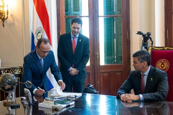 Presidente Peña promulga ley que regula manejo, uso, fabricación, comercialización y registro de armas - ADN Digital