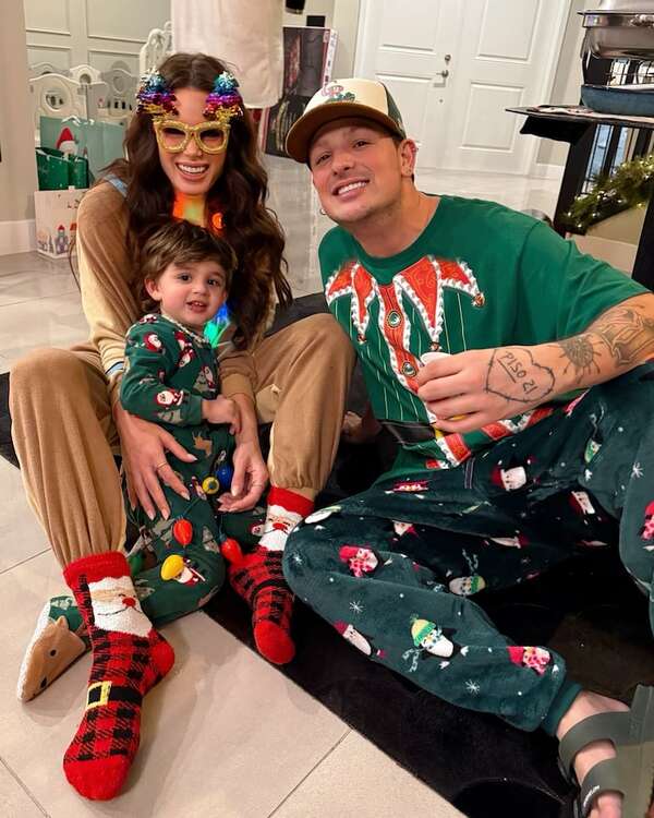 ¡Mirá las divertidas fotos navideñas de Stephi Stegman y familia en pijamas! - Gente - ABC Color