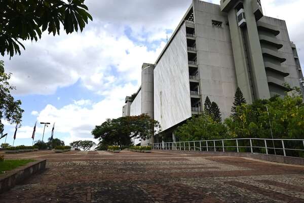 Feriado bancario: Bancos atenderán normalmente al público hasta lunes 30 - Negocios - ABC Color