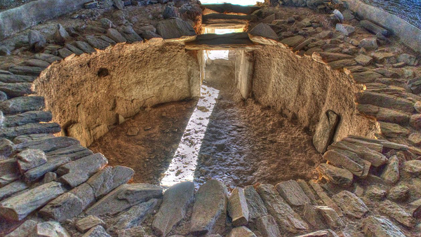 El Misterio del Sol de Invierno: Un Sepulcro de 5.000 años que Desvela sus Secretos