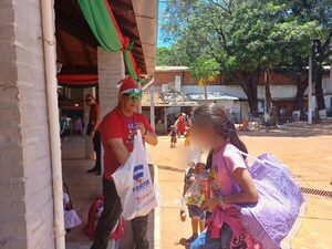 “Papá Noel” llevó regalos a la Penitenciaria Regional de Ciudad del Este