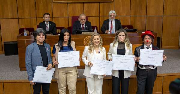 La Nación / El Cabildo distinguió a cinco destacados artistas con el galardón “Maestros del Arte 2024″