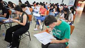 Egresados de las promociones 2021 al 2024 pueden postularse a las Becas del Gobierno - ADN Digital