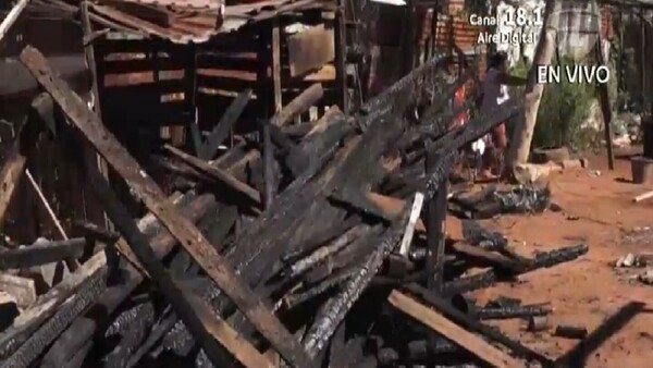 Una familia pierde todo tras incendio de su vivienda en el Bañado Sur