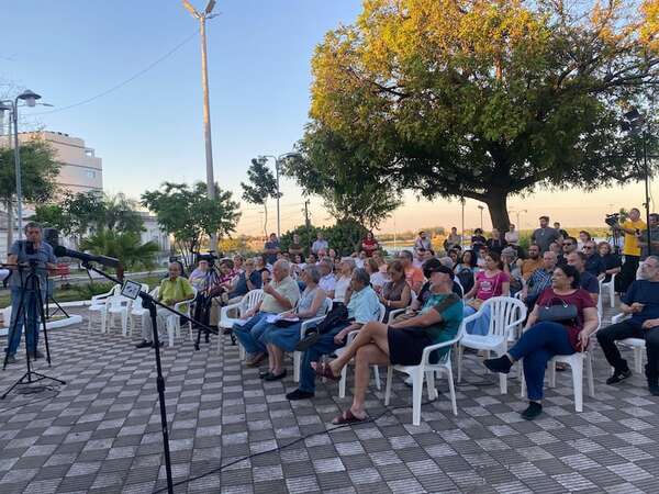 Ciudadanos se autoconvocaron en defensa de la Plaza de los Desaparecidos - Nacionales - ABC Color