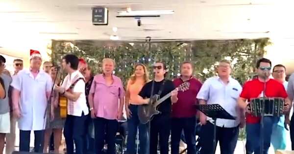 La Nación / Músicos llevaron serenata navideña