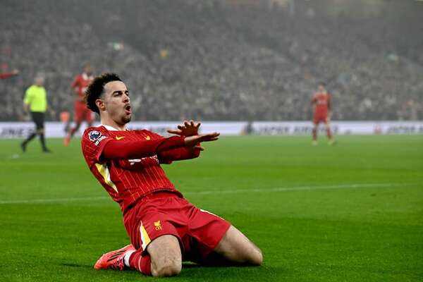 Liverpool remonta entre la niebla y amplía su ventaja en la Premier - Fútbol Internacional - ABC Color
