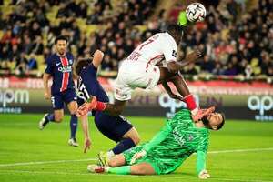 Insultos racistas para Signo tras brutal patada a Donnarumma - Fútbol Internacional - ABC Color