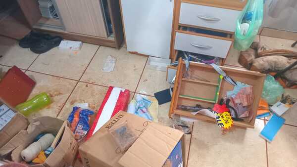Delincuentes irrumpen en local comercial de Naranjito y roban dinero y electrónicos