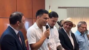 Versus / Diego Gómez estada dando un mensaje y no pudo evitar las lágrimas