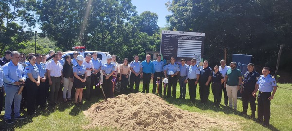Palada inicial para la construcción de infraestructura para albergue de pilotos y helicóptero en la Dirección de Policía