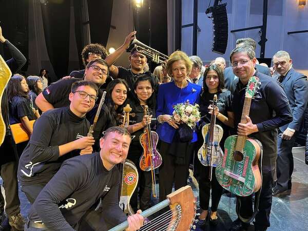 Orquesta de Cateura inicia su gira europea en Madrid con la presencia de la Reina Sofía - Música - ABC Color