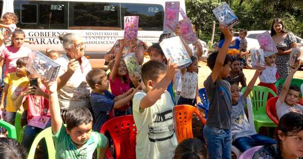 La Nación / Banco de Juguetes llegó a cientos de niños en la víspera de Navidad