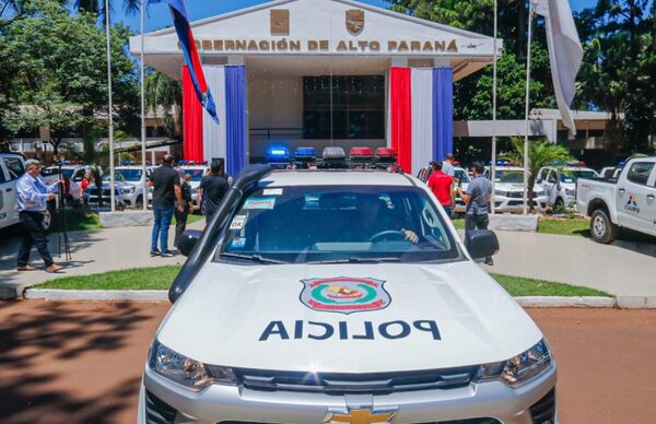 Con entrega de 20 patrulleras nuevas refuerzan seguridad en el Alto Paraná - La Clave