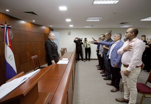 Presidente Benítez Riera tomó juramento a naturalizados