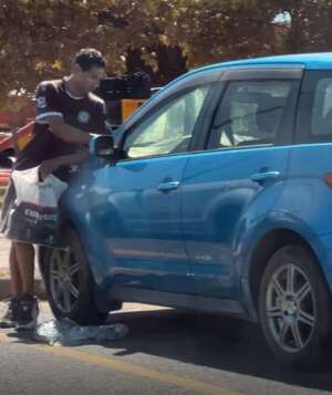 Video: filman a hombre cuando hurtaba accesorios de autos en la Costanera - Policiales - ABC Color