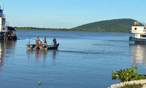 Buscan a joven que desapareció en el río mientras trabajaba en una balsa en Puerto Casado – Prensa 5