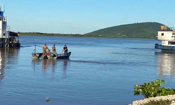 Buscan a joven que desapareció en el río mientras trabajaba en una balsa en Puerto Casado – Prensa 5
