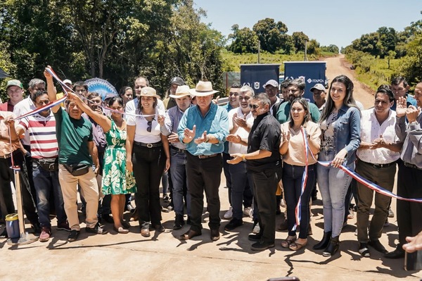 Gobernación de Itapúa inaugura nuevo puente sobre el Arroyo Kaynguangue en Kuruzu Tomás