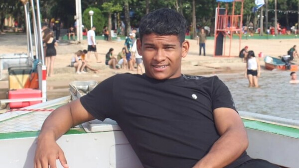 Diego León disfrutó del lago del río Yguazú como despedida de las vacaciones