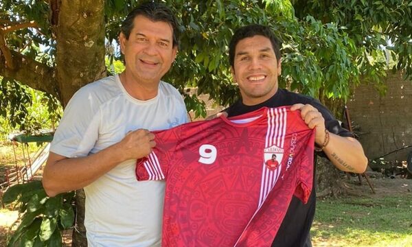 José Cardozo está por Paraguay y le cayó de sorpresa a Salvador Cabañas