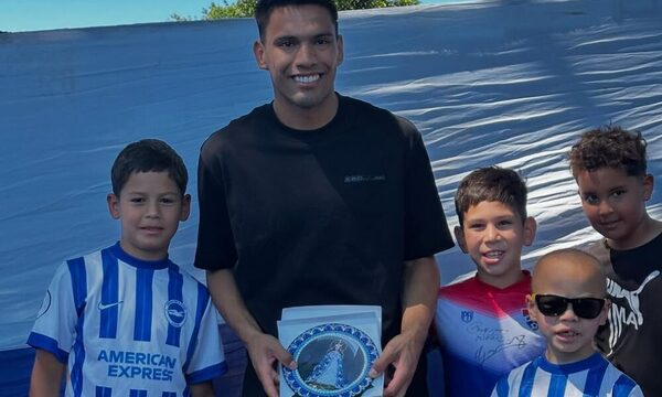 Diego Gómez visitó su ex escuela de fútbol en Misiones