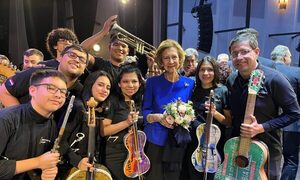 (VIDEO). La Orquesta de Cateura cautiva a una reina en España