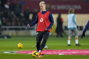 Dani Olmo podría salir libre del Barcelona en enero - Fútbol Internacional - ABC Color
