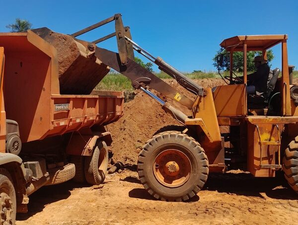Unos 2.900 habitantes de Caazapá beneficiados con tareas del MOPC - .::Agencia IP::.