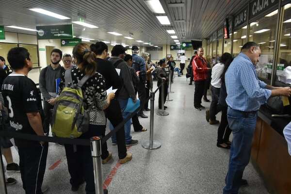 Nenecho aprieta a contribuyentes “comunes”, mientras el Estado debe el 50% de la recaudación anual - Nacionales - ABC Color
