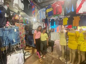 Gran afluencia de compradores marca el último sábado del año en el Circuito Comercial de Encarnación
