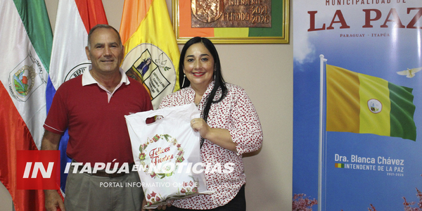 INTENDENTE DE LA PAZ ENTREGÓ PRESENTES A FUNCIONARIOS POR FIN DE AÑO - Itapúa Noticias