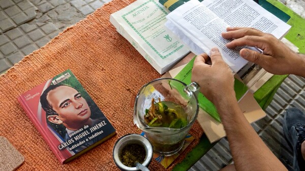 Libro reúne poemas inéditos de Carlos Miguel Jiménez