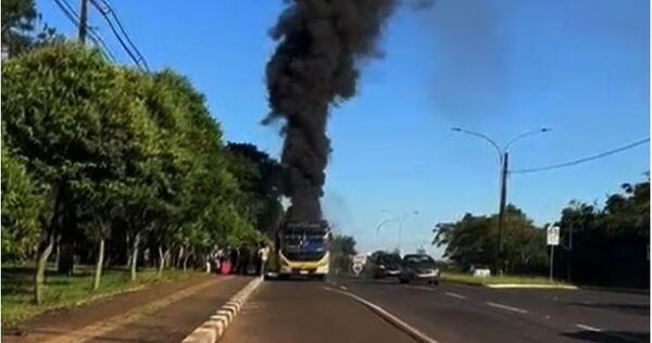 Paraguayos que iban a Foz pasaon sustazo tras incendio de bus