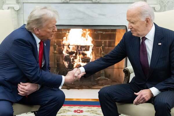 Trump aplaude fallo en Texas que prohíbe a Biden la venta de materiales de muro fronterizo - Mundo - ABC Color