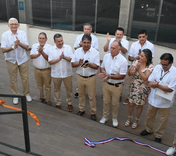 Deportivo Sajonia inauguró gigante complejo acuático con piscina olímpica