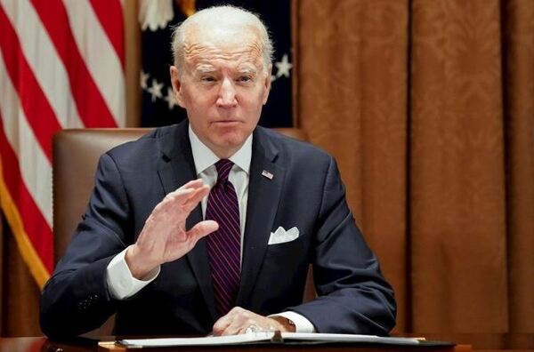 Biden dice que Putin "al parecer" es responsable del avión accidentado en Kazajistán - 1000 Noticias
