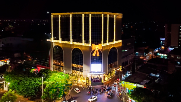 Oasis Plaza Shopping ilumina Ciudad del Este