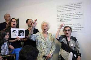 Abuelas de Plaza de Mayo de Argentina identifican al “nieto 138” y critican ajuste de Milei - Mundo - ABC Color