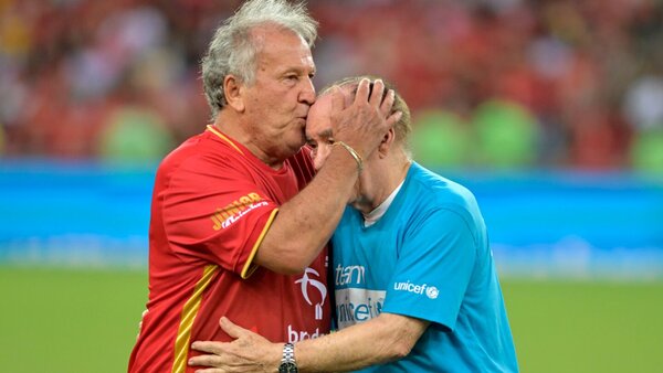 Zico reúne a leyendas del fútbol en el Maracaná