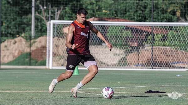 Con 25 jugadores, el Gumarelo se entrena