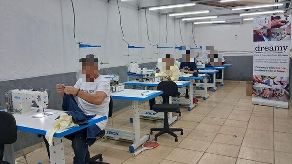 Diez empresas se instalan en penitenciarías, generando empleo para 237 reclusos - 1000 Noticias