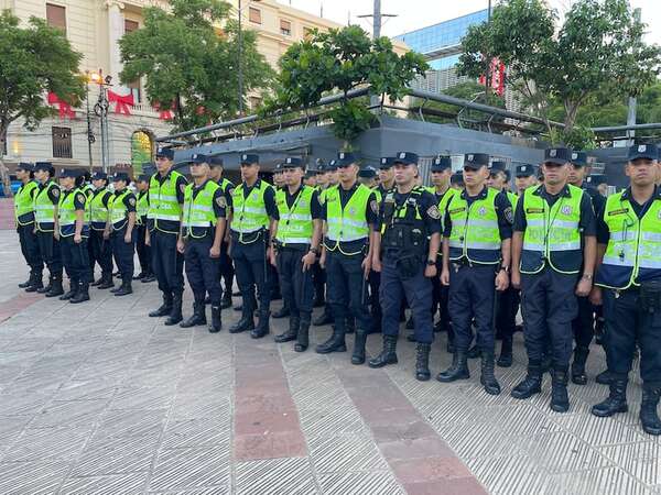 Unos 700 policías “exprés” ya están en las calles de Asunción - Policiales - ABC Color